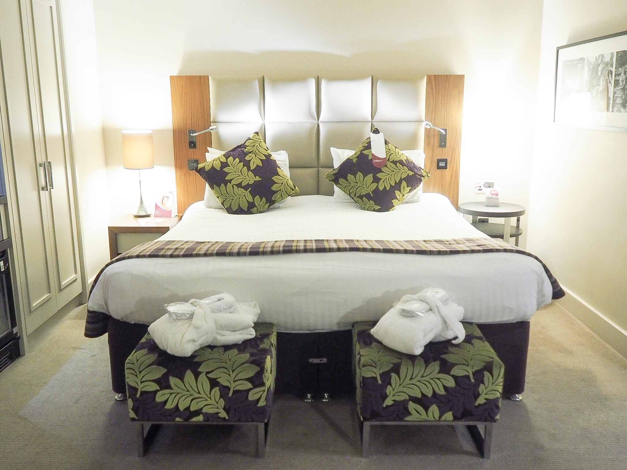 Crowne Plaza Resort Colchester king size bed
